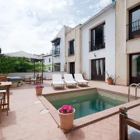 Alojamento de Acomodação e Pequeno-almoço Casa Bombo 4*