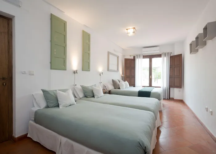 לינה וארוחת בוקר Casa Bombo 4*