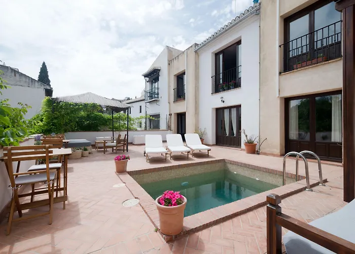 Oda ve Kahvaltı Casa Bombo 4*